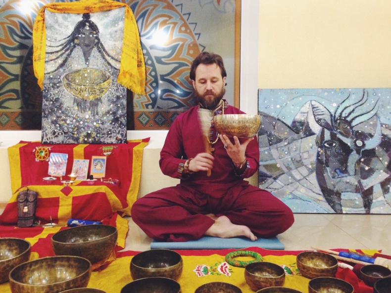 Иллюстрация к книге — Тибетские поющие чаши и универсальная энергия Рэйки [image16_55a8efc7517896ab754cbf7d_jpg.jpg]
