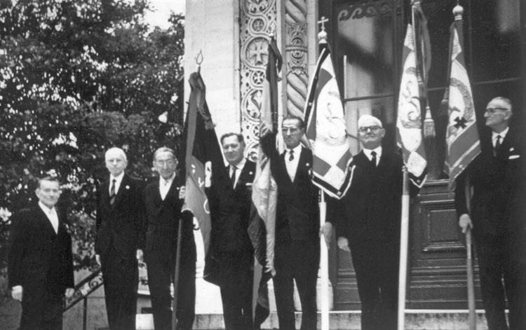 Иллюстрация к книге — Россия в огне Гражданской войны: подлинная история самой страшной братоубийственной войны [i_027.jpg]