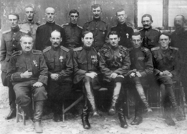 Иллюстрация к книге — Россия в огне Гражданской войны: подлинная история самой страшной братоубийственной войны [i_042.jpg]