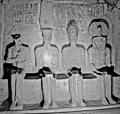 Иллюстрация к книге — Как было на самом деле. Последний путь святого семейства [i_226.jpg]