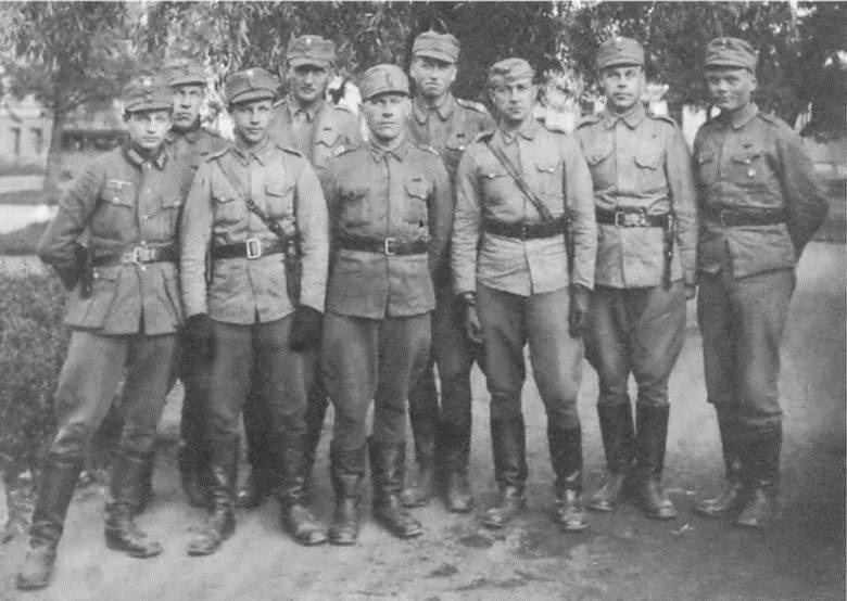 Иллюстрация к книге — Прибалтика. Война без правил (1939-1945) [i_022.jpg]