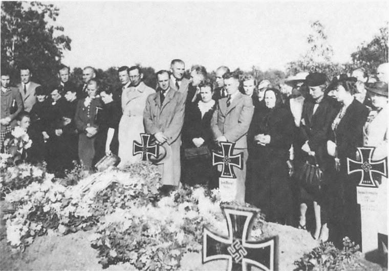 Иллюстрация к книге — Прибалтика. Война без правил (1939-1945) [i_024.jpg]