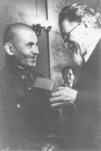 Иллюстрация к книге — "Сталинский питомец" - Николай Ежов [i_014.jpg]