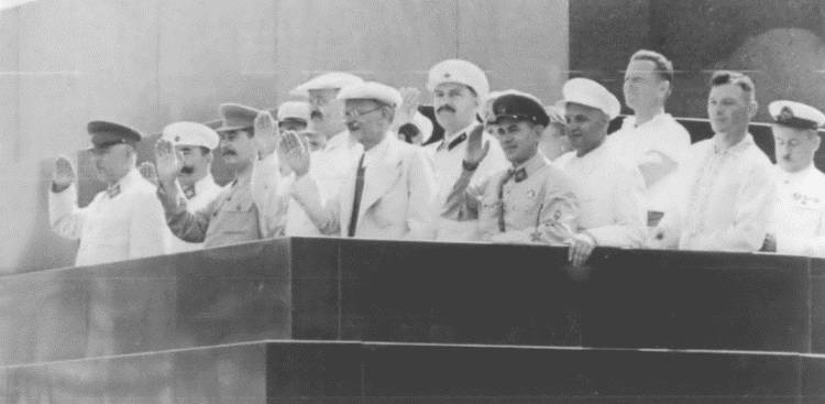 Иллюстрация к книге — "Сталинский питомец" - Николай Ежов [i_023.jpg]