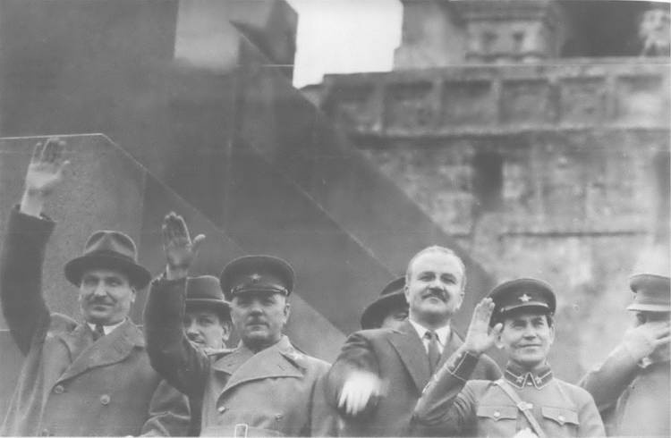 Иллюстрация к книге — "Сталинский питомец" - Николай Ежов [i_028.jpg]