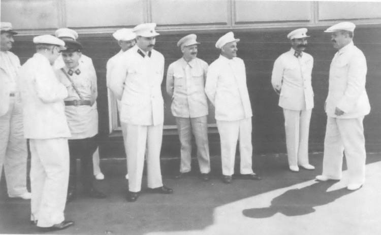 Иллюстрация к книге — "Сталинский питомец" - Николай Ежов [i_029.jpg]