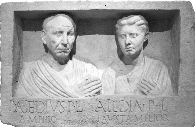 Иллюстрация к книге — Мост через бездну. Книга 1. Комментарий к античности [i_029.jpg]