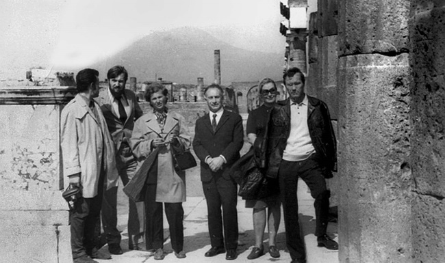 Иллюстрация к книге — Лопухи и лебеда [i_024.jpg]