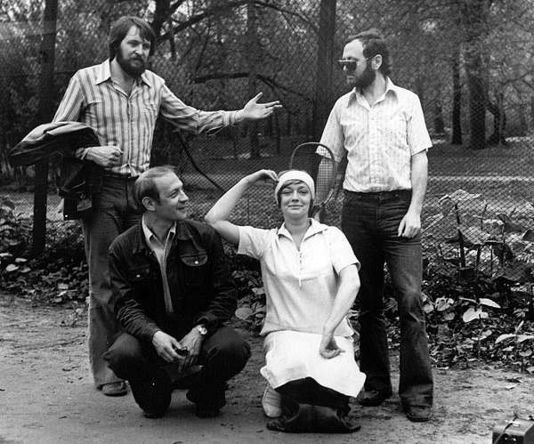 Иллюстрация к книге — Лопухи и лебеда [i_025.jpg]