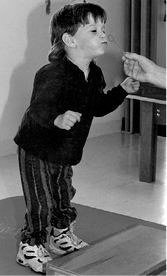 Иллюстрация к книге — Обучение моторным навыкам детей с ДЦП. Пособие для родителей и профессионалов [i_022.jpg]