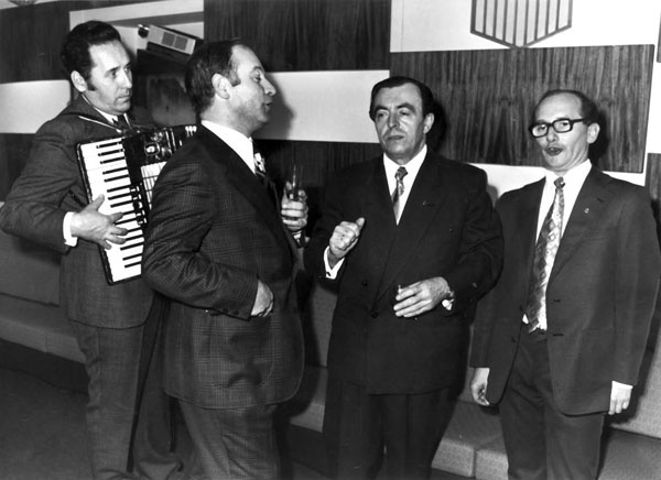 Иллюстрация к книге — Маркус Вольф. "Человек без лица" из Штази [_022.jpg]