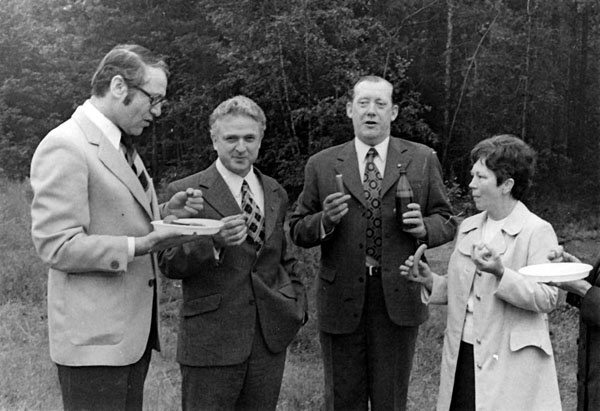 Иллюстрация к книге — Маркус Вольф. "Человек без лица" из Штази [_03.jpg]