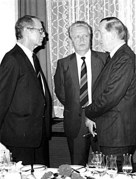 Иллюстрация к книге — Маркус Вольф. "Человек без лица" из Штази [_10.jpg]