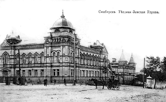 Иллюстрация к книге — Тайна личности Ленина. Спаситель народа или разрушитель империи? [i_004.jpg]