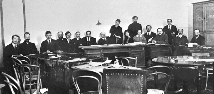 Иллюстрация к книге — Тайна личности Ленина. Спаситель народа или разрушитель империи? [i_031.jpg]