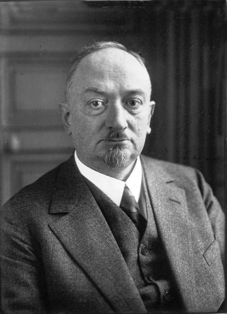 Иллюстрация к книге — Тайна личности Ленина. Спаситель народа или разрушитель империи? [i_033.jpg]