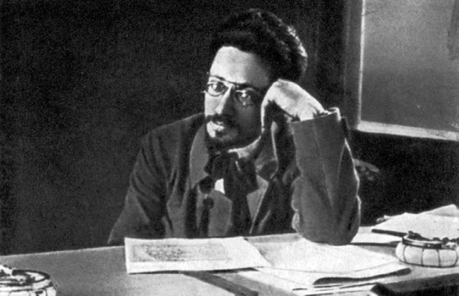 Иллюстрация к книге — Тайна личности Ленина. Спаситель народа или разрушитель империи? [i_043.jpg]