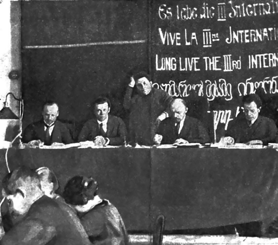 Иллюстрация к книге — Тайна личности Ленина. Спаситель народа или разрушитель империи? [i_046.jpg]