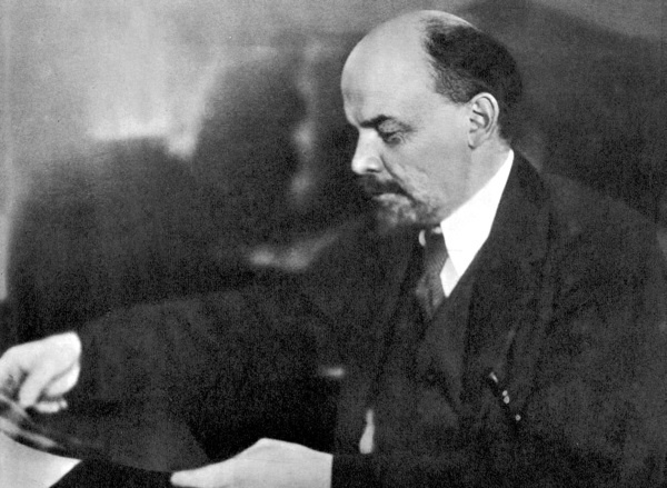 Иллюстрация к книге — Тайна личности Ленина. Спаситель народа или разрушитель империи? [i_048.jpg]