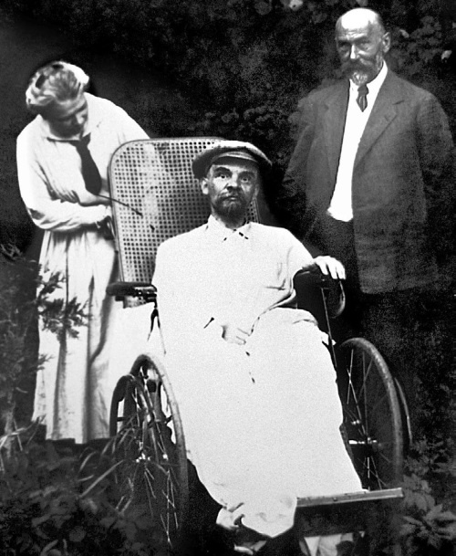 Иллюстрация к книге — Тайна личности Ленина. Спаситель народа или разрушитель империи? [i_052.jpg]