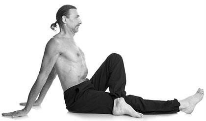 Иллюстрация к книге — Йога. Для тех, у кого «нет времени». Минимум усилий, максимум результата! [i_079.jpg]