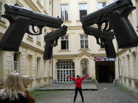 Иллюстрация к книге — Жить – интересно! [i_001.jpg]