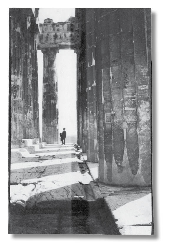 Иллюстрация к книге — Библиотека душ. Нет выхода из дома странных детей [i_041.jpg]