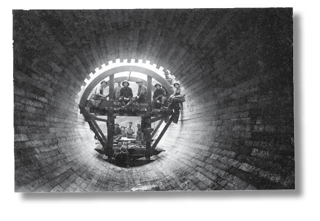 Иллюстрация к книге — Библиотека душ. Нет выхода из дома странных детей [i_046.jpg]