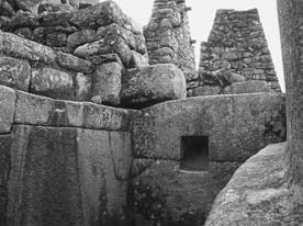 Иллюстрация к книге — Опрокинутый мир. Тайны прошлого – загадки грядущего. Что скрывают архивы Спецотдела НКВД, Аненербе и Верховного командования Вермахта [i_013.jpg]