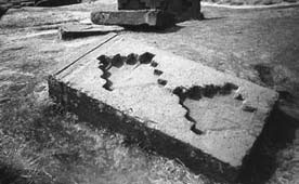 Иллюстрация к книге — Опрокинутый мир. Тайны прошлого – загадки грядущего. Что скрывают архивы Спецотдела НКВД, Аненербе и Верховного командования Вермахта [i_076.jpg]