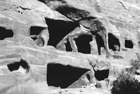 Иллюстрация к книге — Опрокинутый мир. Тайны прошлого – загадки грядущего. Что скрывают архивы Спецотдела НКВД, Аненербе и Верховного командования Вермахта [i_100.jpg]