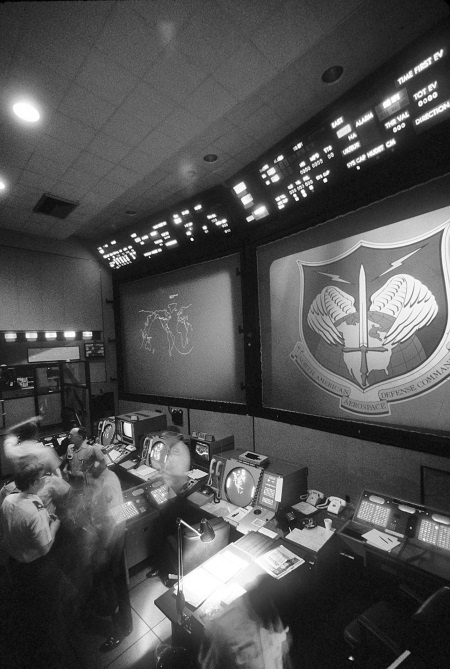 Иллюстрация к книге — Солнце, Луна, Марс [i_004.jpg]