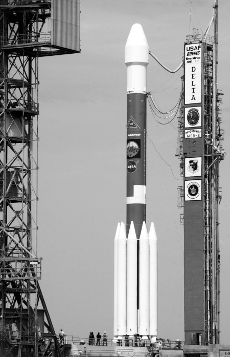 Иллюстрация к книге — Солнце, Луна, Марс [i_005.jpg]