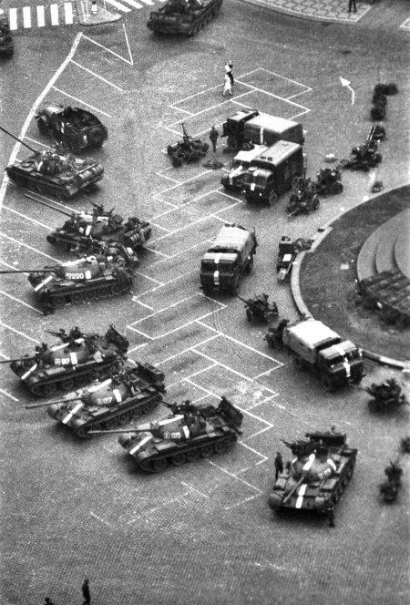 Иллюстрация к книге — Солнце, Луна, Марс [i_007.jpg]