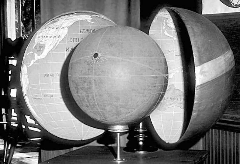 Иллюстрация к книге — 4-й рейх, или Грядущая раса Полой земли [i_037.jpg]