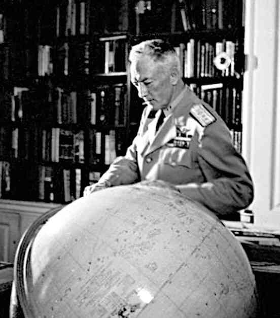 Иллюстрация к книге — 4-й рейх, или Грядущая раса Полой земли [i_127.jpg]