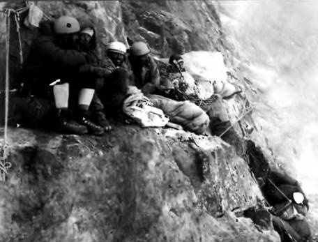 Иллюстрация к книге — Лхоцзе. Южная стена [pic_105.jpg]