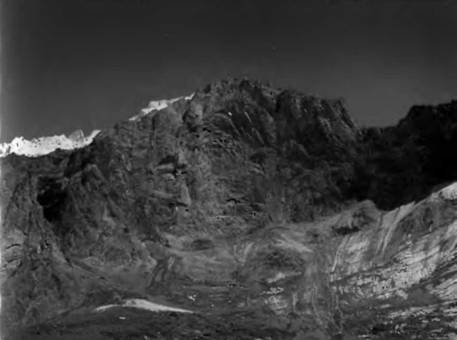 Иллюстрация к книге — Лхоцзе. Южная стена [pic_110.jpg]