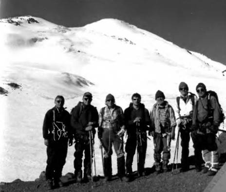 Иллюстрация к книге — Лхоцзе. Южная стена [pic_118.jpg]