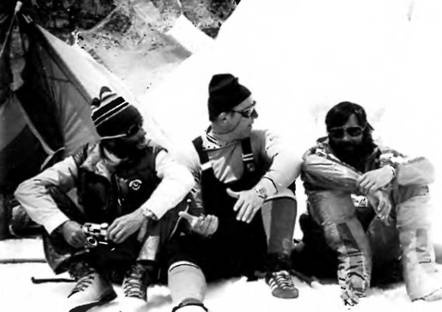 Иллюстрация к книге — Лхоцзе. Южная стена [pic_122.jpg]