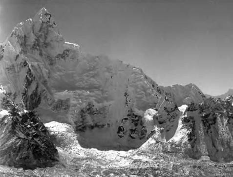 Иллюстрация к книге — Лхоцзе. Южная стена [pic_25.jpg]