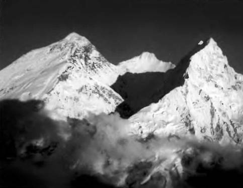 Иллюстрация к книге — Лхоцзе. Южная стена [pic_26.jpg]