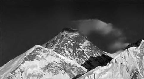 Иллюстрация к книге — Лхоцзе. Южная стена [pic_27.jpg]