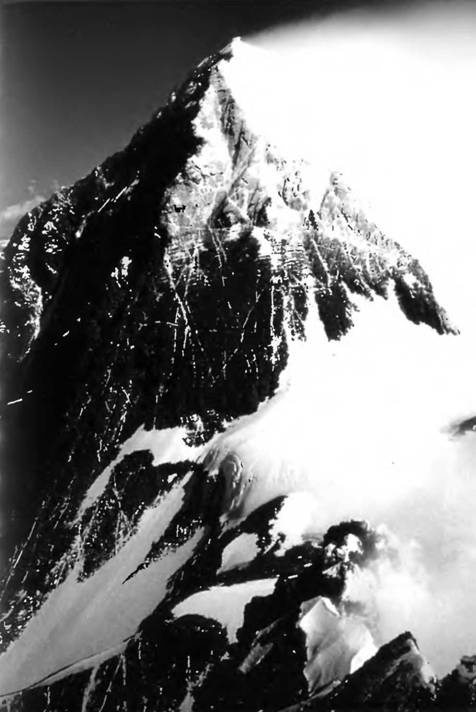 Иллюстрация к книге — Лхоцзе. Южная стена [pic_34.jpg]