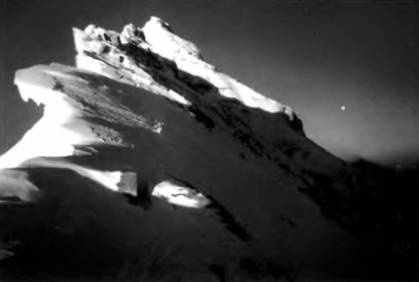 Иллюстрация к книге — Лхоцзе. Южная стена [pic_36.jpg]