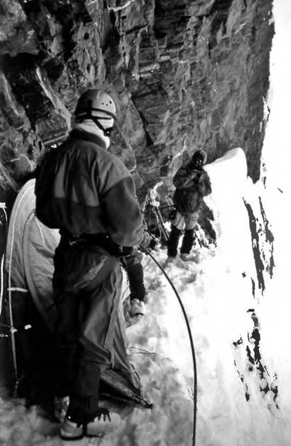 Иллюстрация к книге — Лхоцзе. Южная стена [pic_53.jpg]