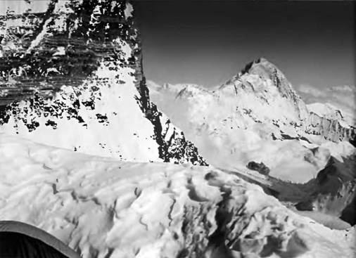 Иллюстрация к книге — Лхоцзе. Южная стена [pic_8.jpg]