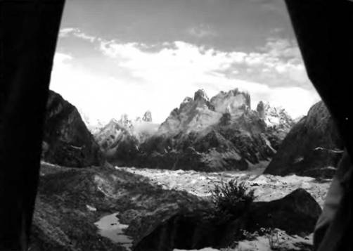 Иллюстрация к книге — Лхоцзе. Южная стена [pic_89.jpg]