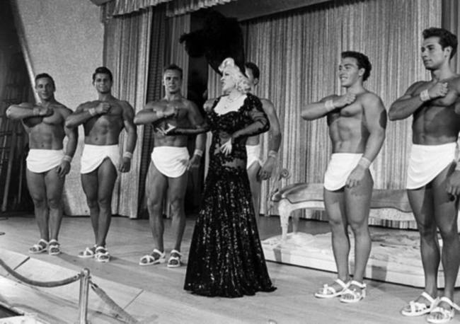 Иллюстрация к книге — Восхитительные женщины. Неподвластные времени [i_146.jpg]