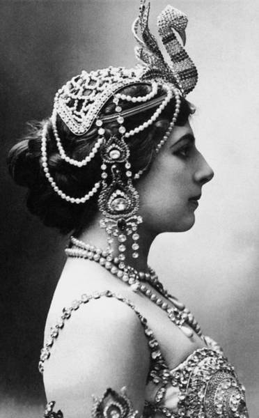 Иллюстрация к книге — Восхитительные женщины. Неподвластные времени [i_174.jpg]